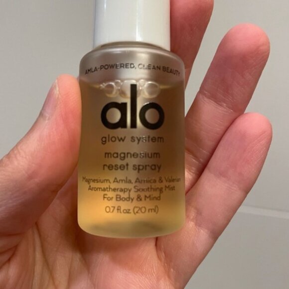 NEW Alo Yoga Glow Oil & Magnesium Spray Mini Duo - Picture 5 of 11
